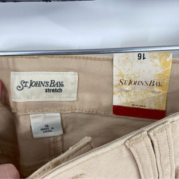 St. John’s Bay Women’s Tan Bermuda Shorts Size 16 - Picture 2 of 4
